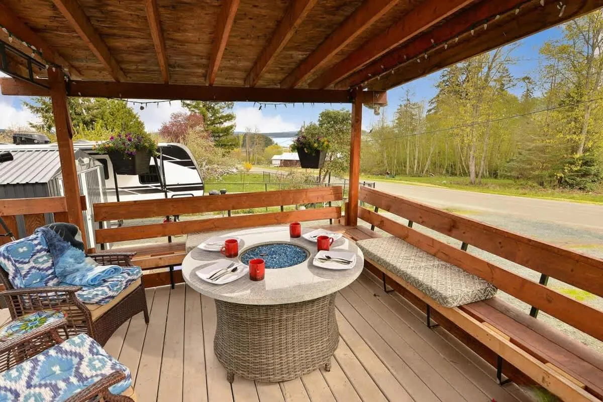 Dragonfly Cottage by EMR Vacation Rentals