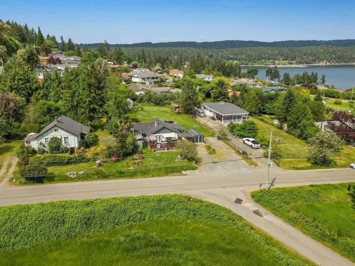 Dragonfly Cottage by EMR Vacation Rentals