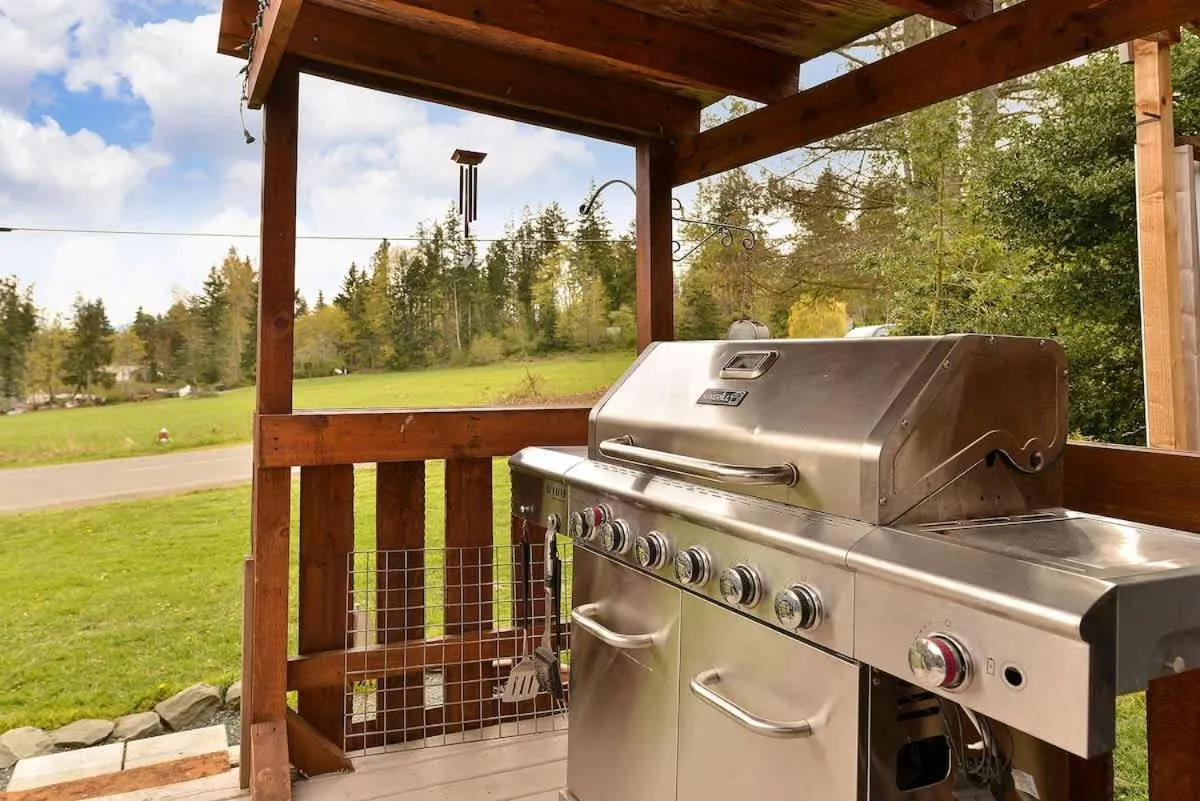 Dragonfly Cottage by EMR Vacation Rentals