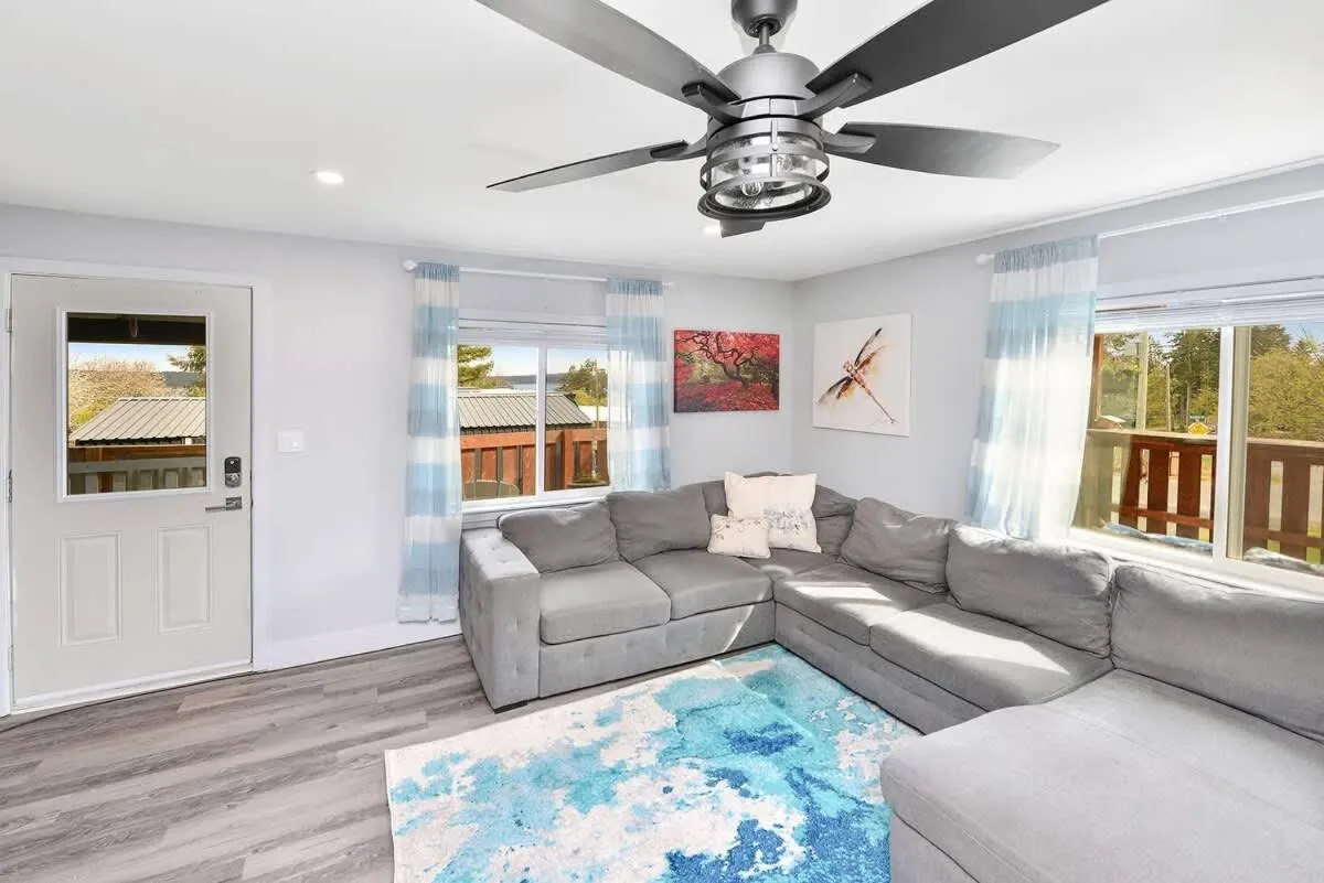 Dragonfly Cottage by EMR Vacation Rentals