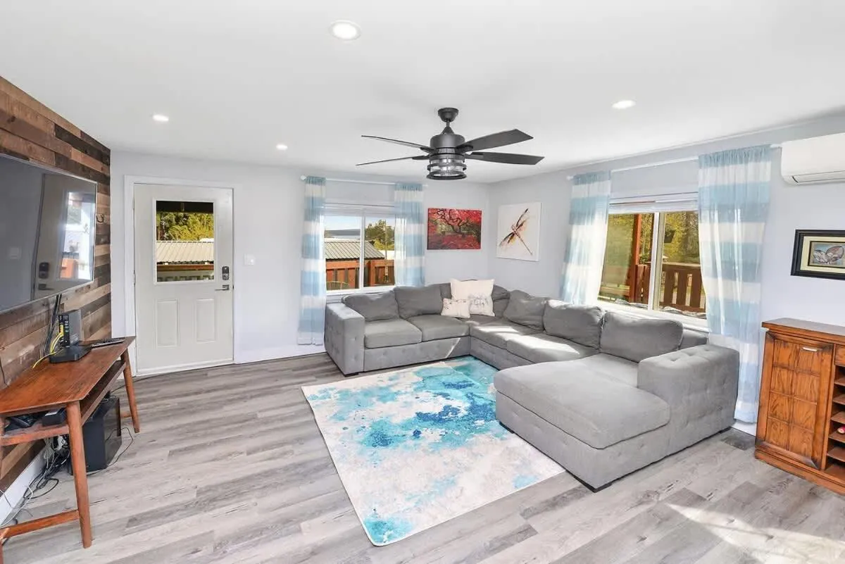 Dragonfly Cottage by EMR Vacation Rentals