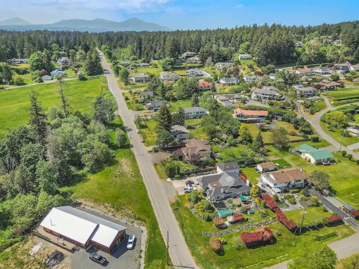 Dragonfly Cottage by EMR Vacation Rentals