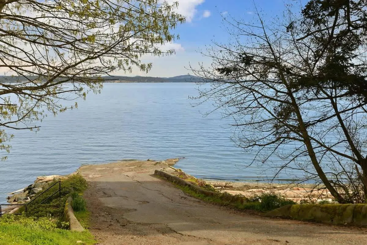 Dragonfly Cottage by EMR Vacation Rentals