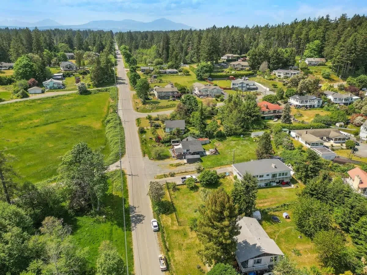 Dragonfly Cottage by EMR Vacation Rentals