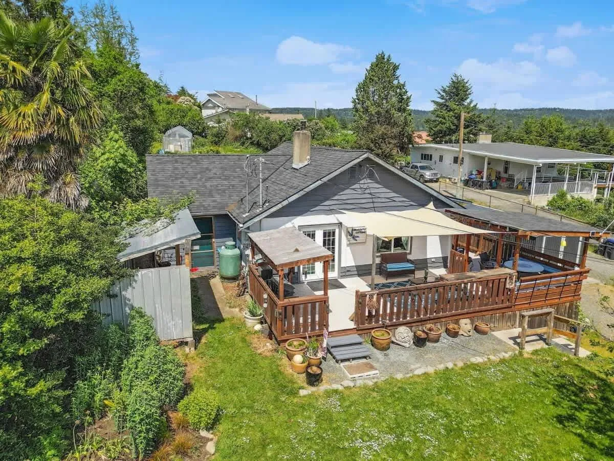 Dragonfly Cottage by EMR Vacation Rentals