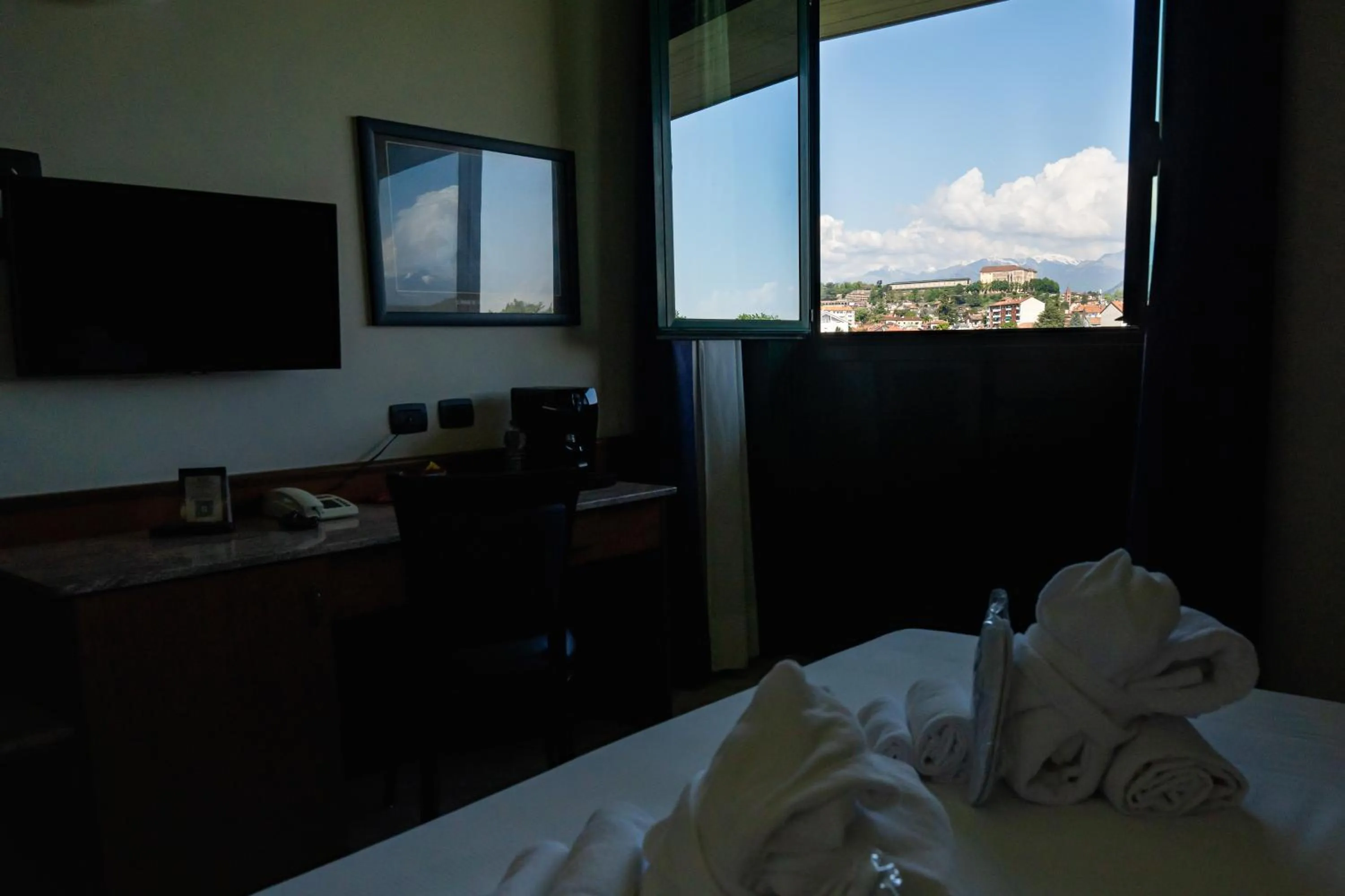 View (from property/room), Bed in Rivoli Hotel