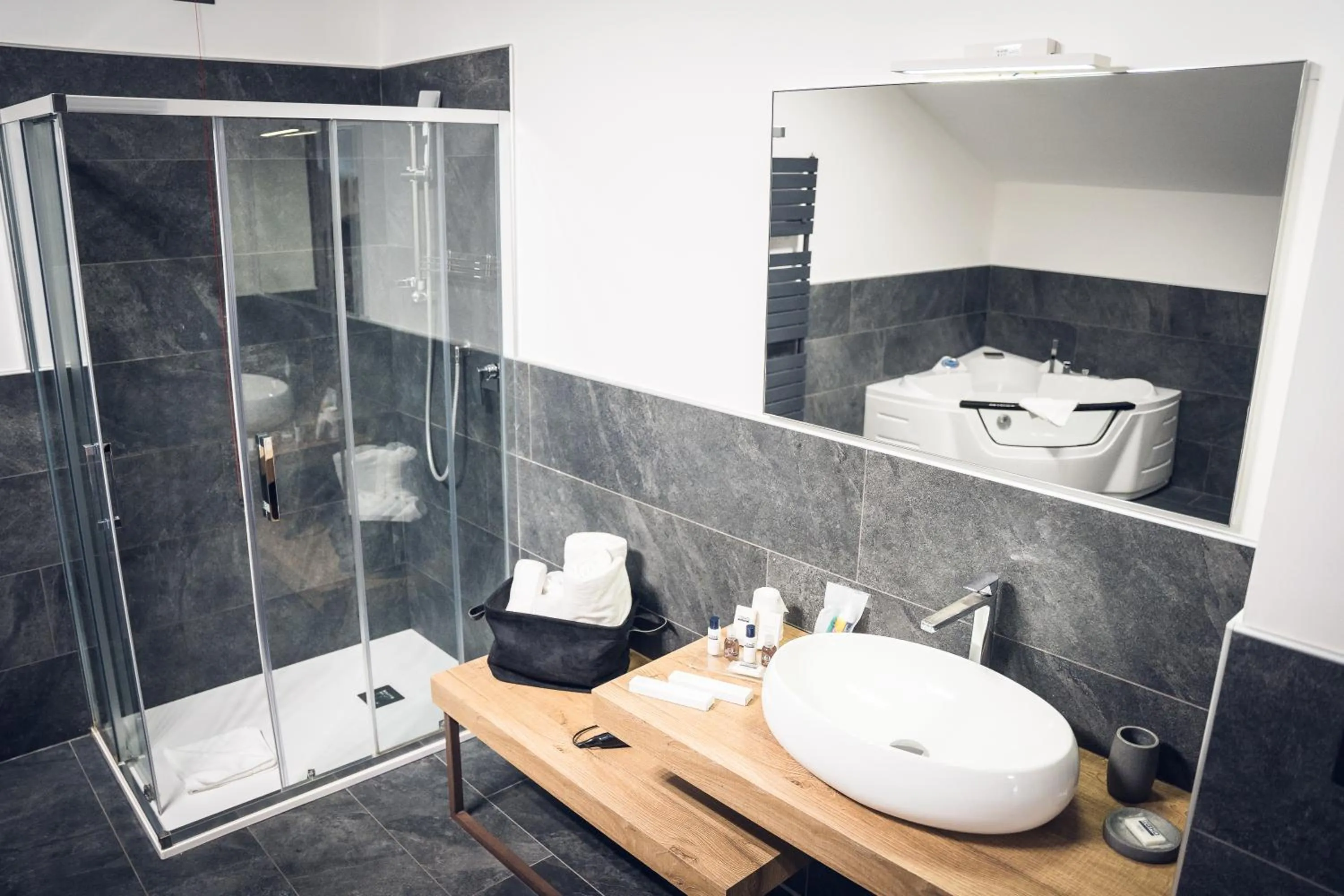 Shower in Rivoli Hotel