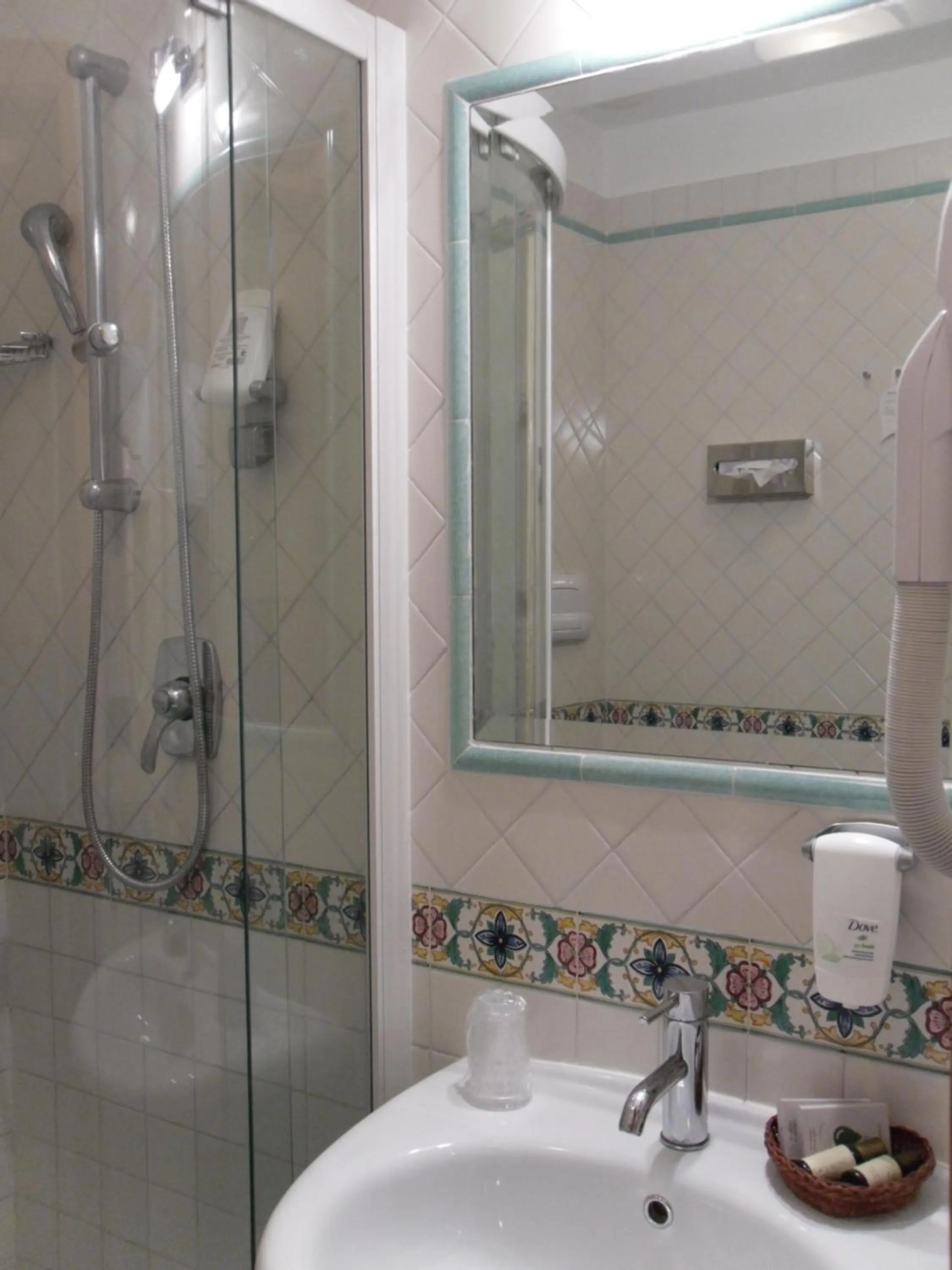 Shower in Best Western Hotel Dei Cavalieri
