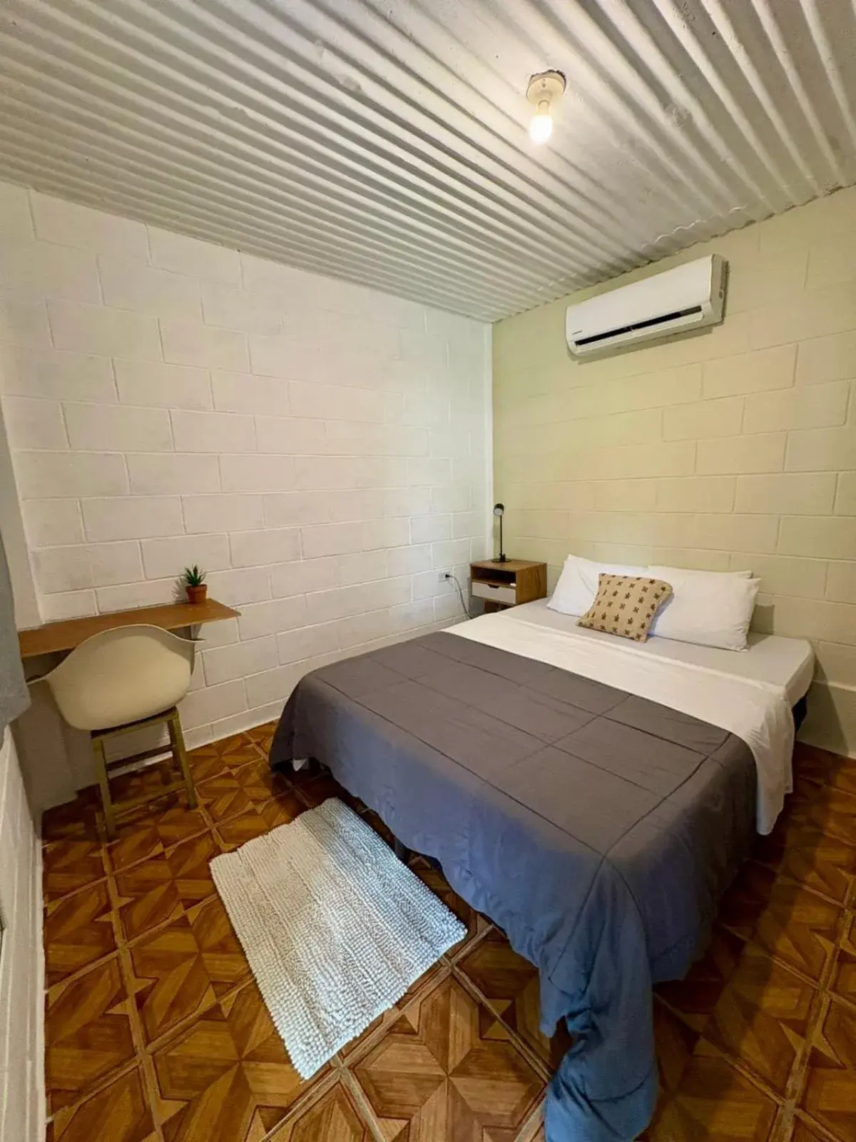 Queen Room with Shared Bathroom in La Canasta Queen Room with Shared Bathroom in La Canasta