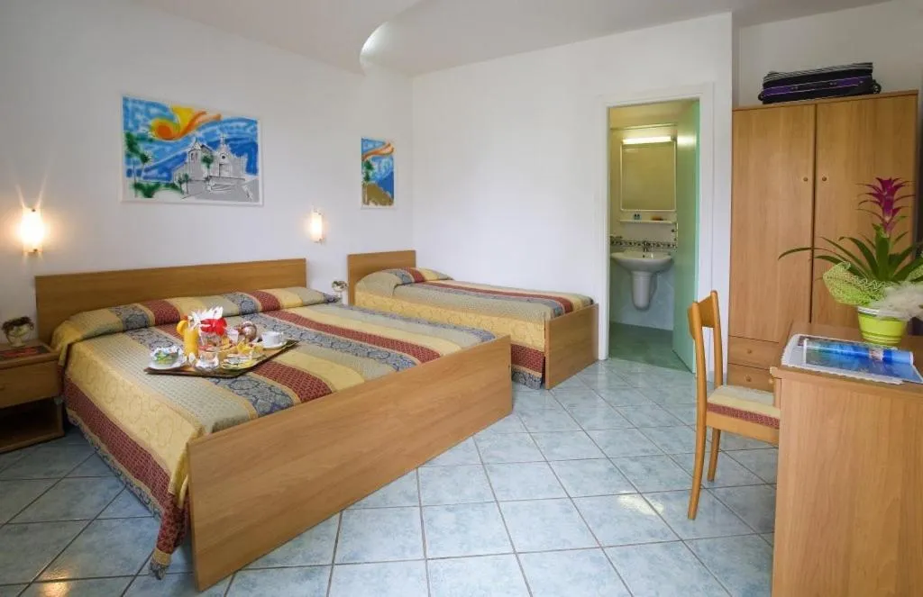 Photo of the whole room in Albergo Villa Hibiscus