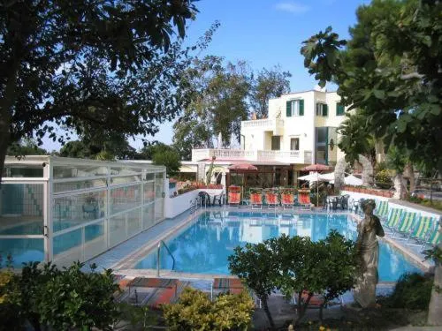 Property building in Albergo Villa Hibiscus