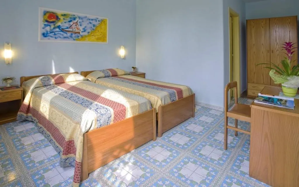 Bed in Albergo Villa Hibiscus