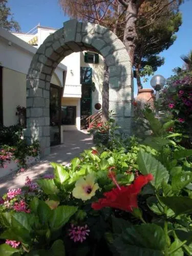 Garden in Albergo Villa Hibiscus