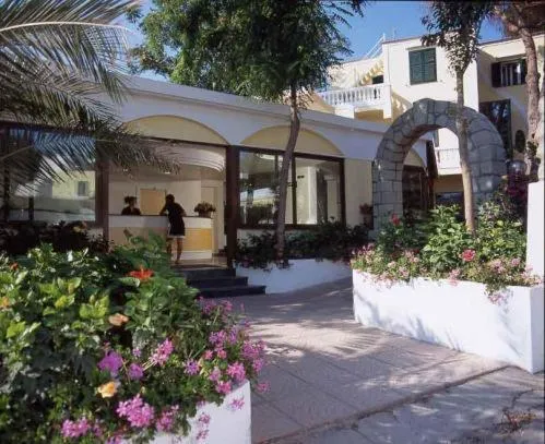 Facade/entrance in Albergo Villa Hibiscus