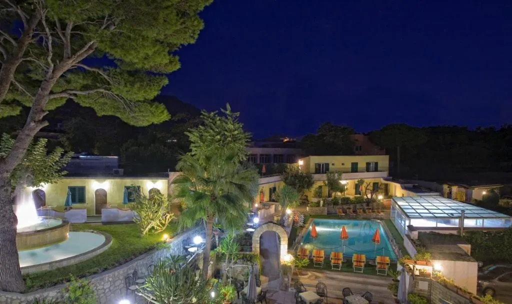 Pool view in Albergo Villa Hibiscus