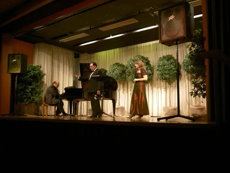 Evening entertainment in Albergo Villa Hibiscus