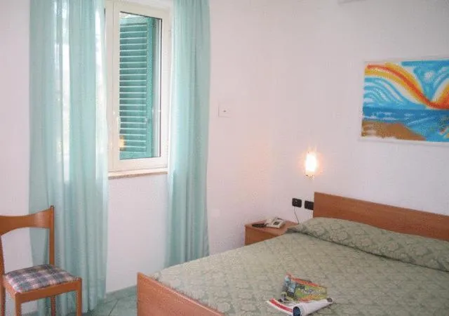 Bed in Albergo Villa Hibiscus