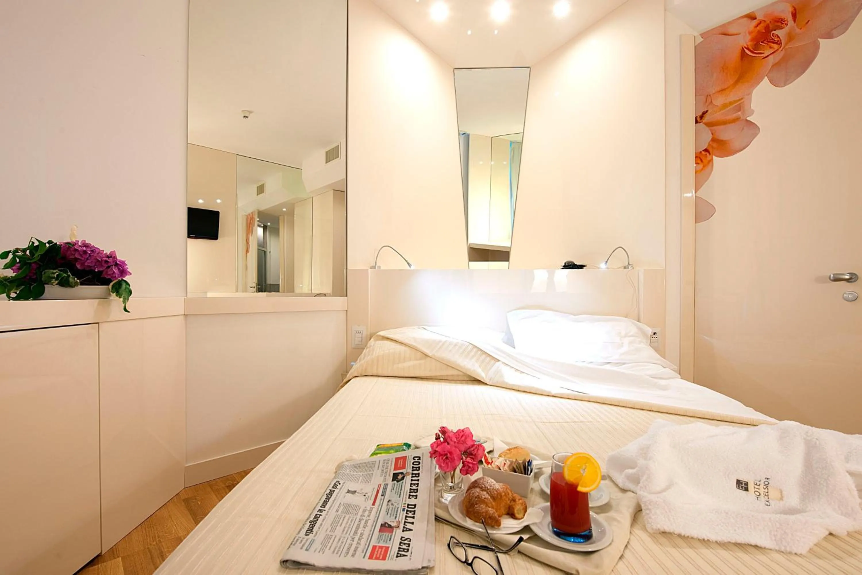 Bed in Hotel Excelsior