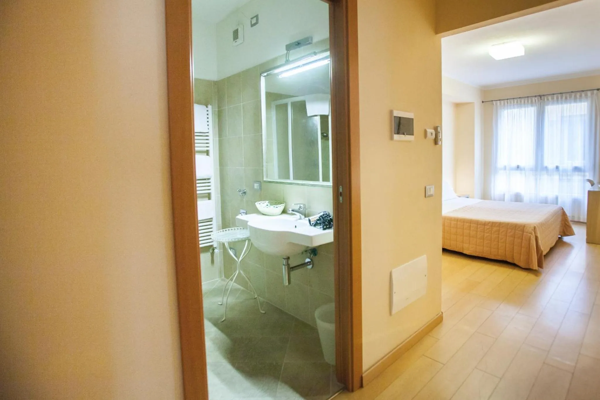Bathroom, Bed in Hotel Diana