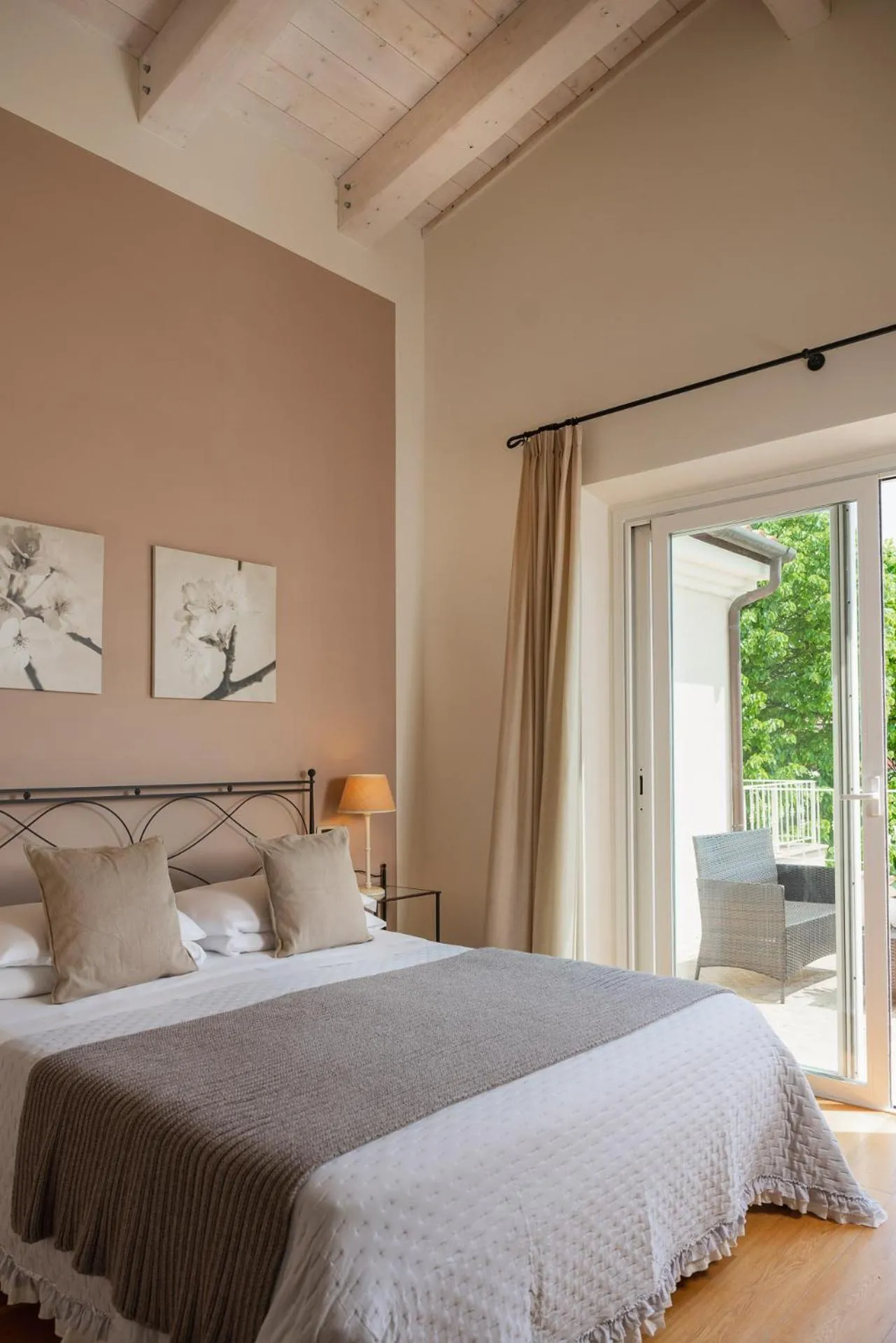 Bed in Hotel Giardino Suites&Spa