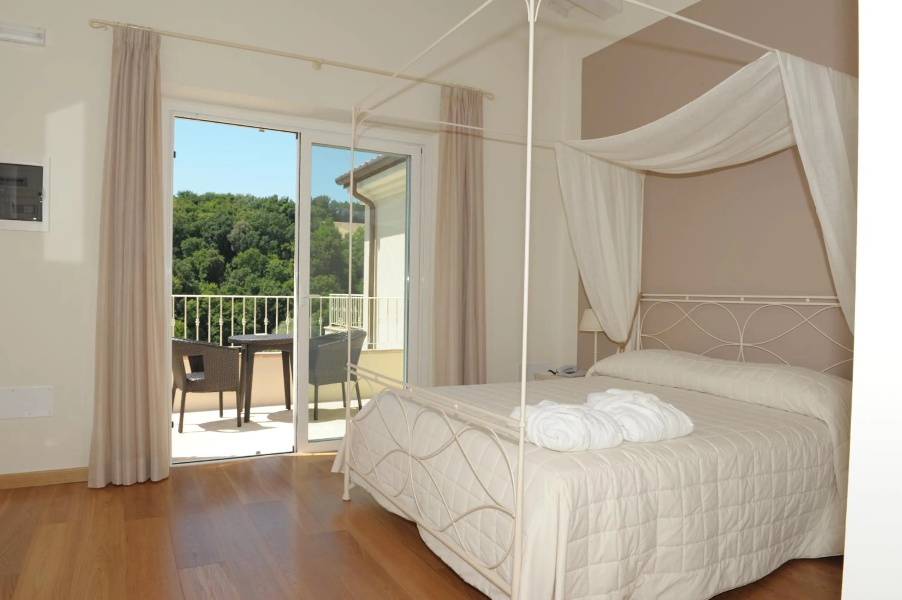 Bed in Hotel Giardino Suites&Spa