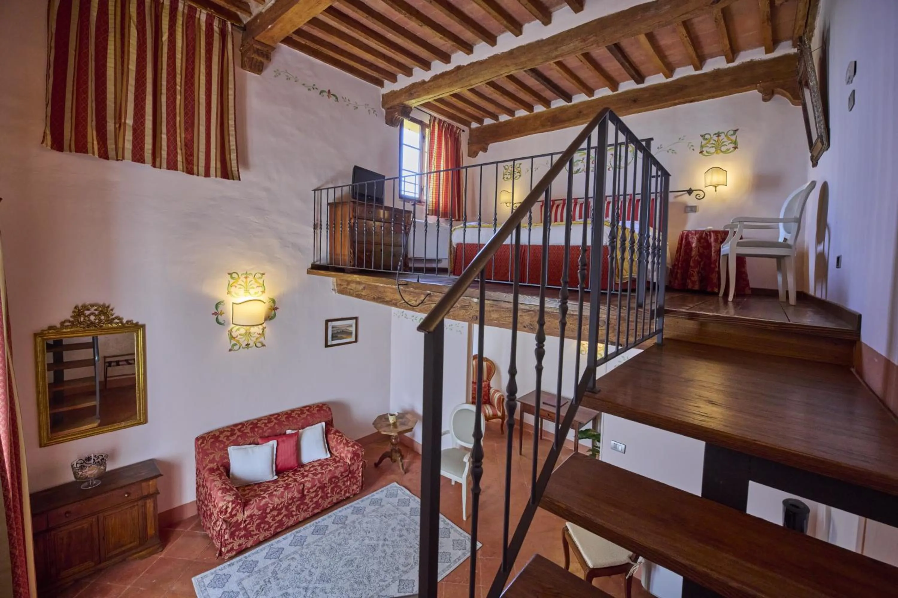 Photo of the whole room, Bed in Villa Curina Resort