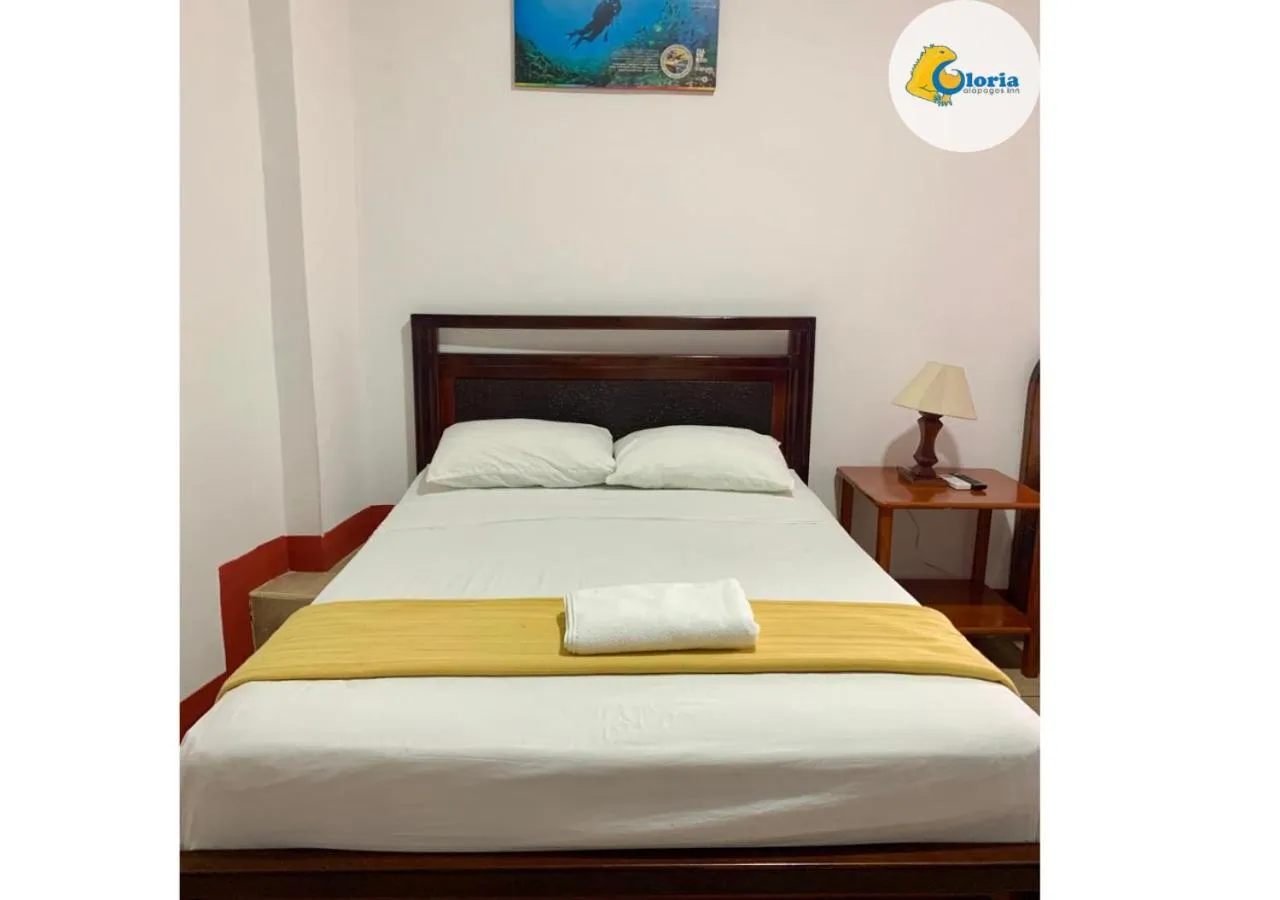 Photo of the whole room, Bed in Gloria - Galápagos Inn