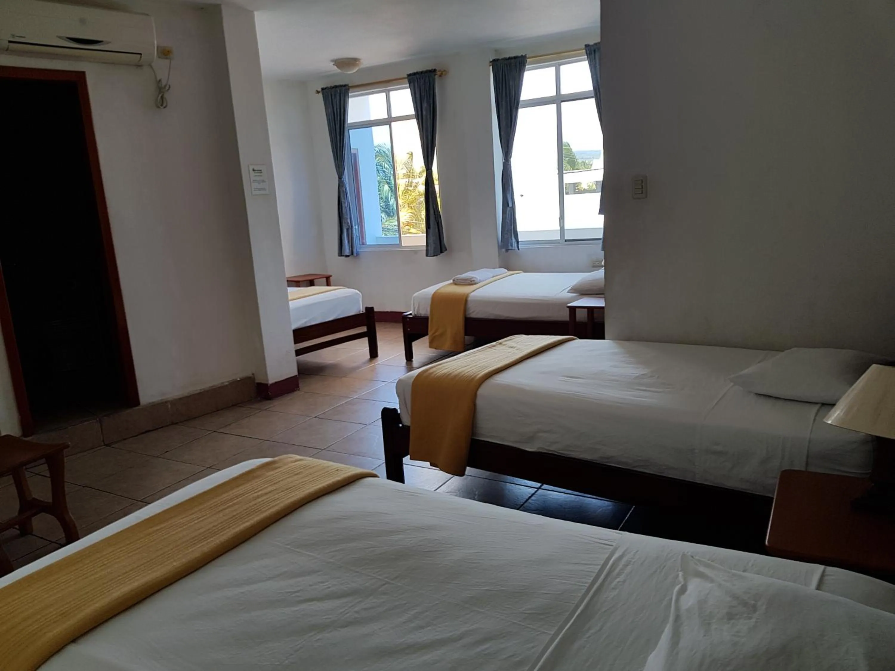 Bed in Gloria - Galápagos Inn