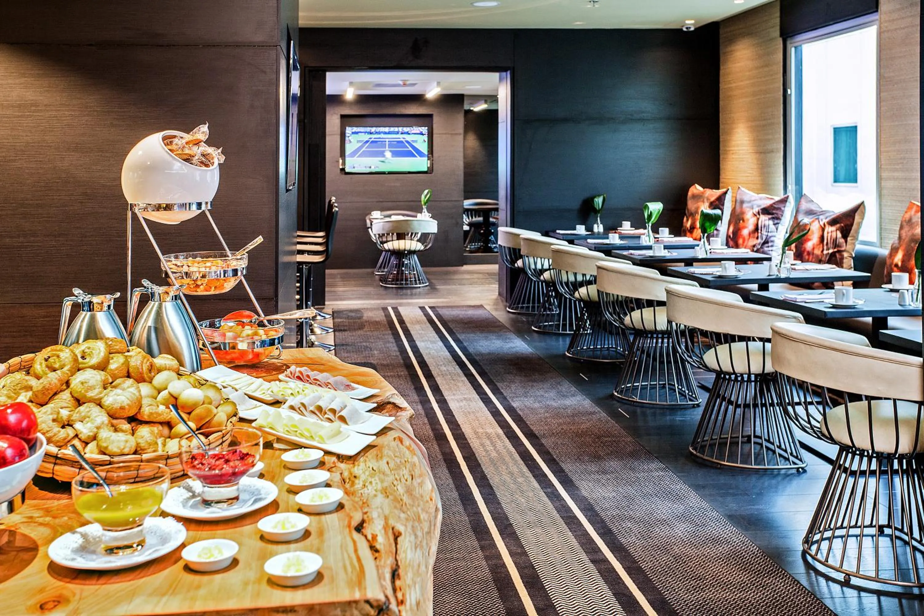 Restaurant/places to eat in Movich Buro 26