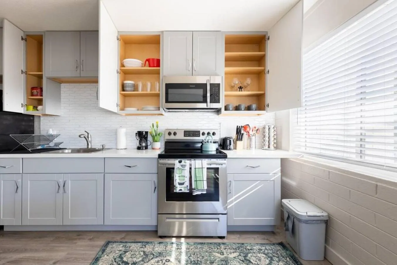 Spacious 2BR Condo, Steps to Downtown Gilbert, King Bed & Laundry