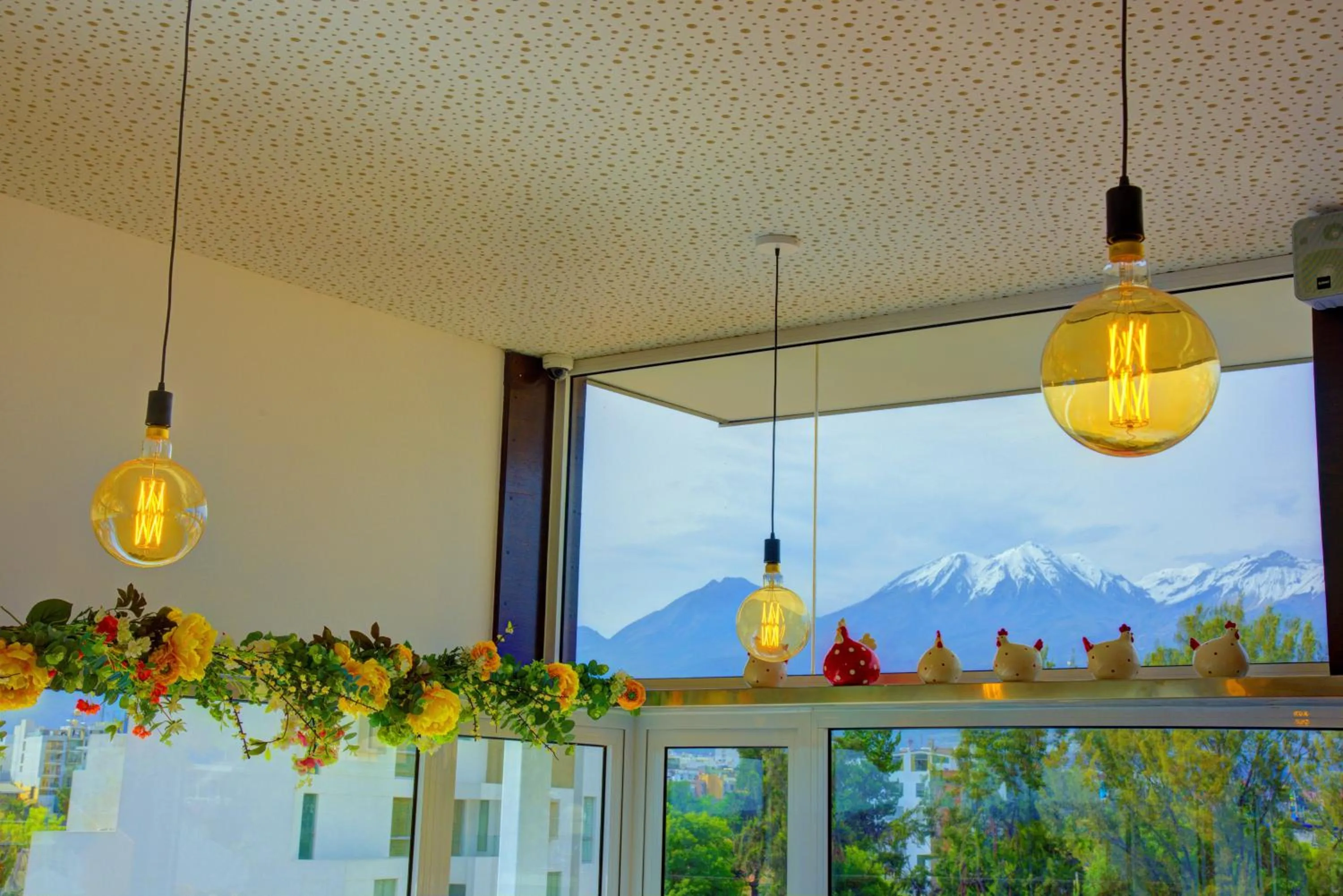 Restaurant/places to eat in Mint Hotel