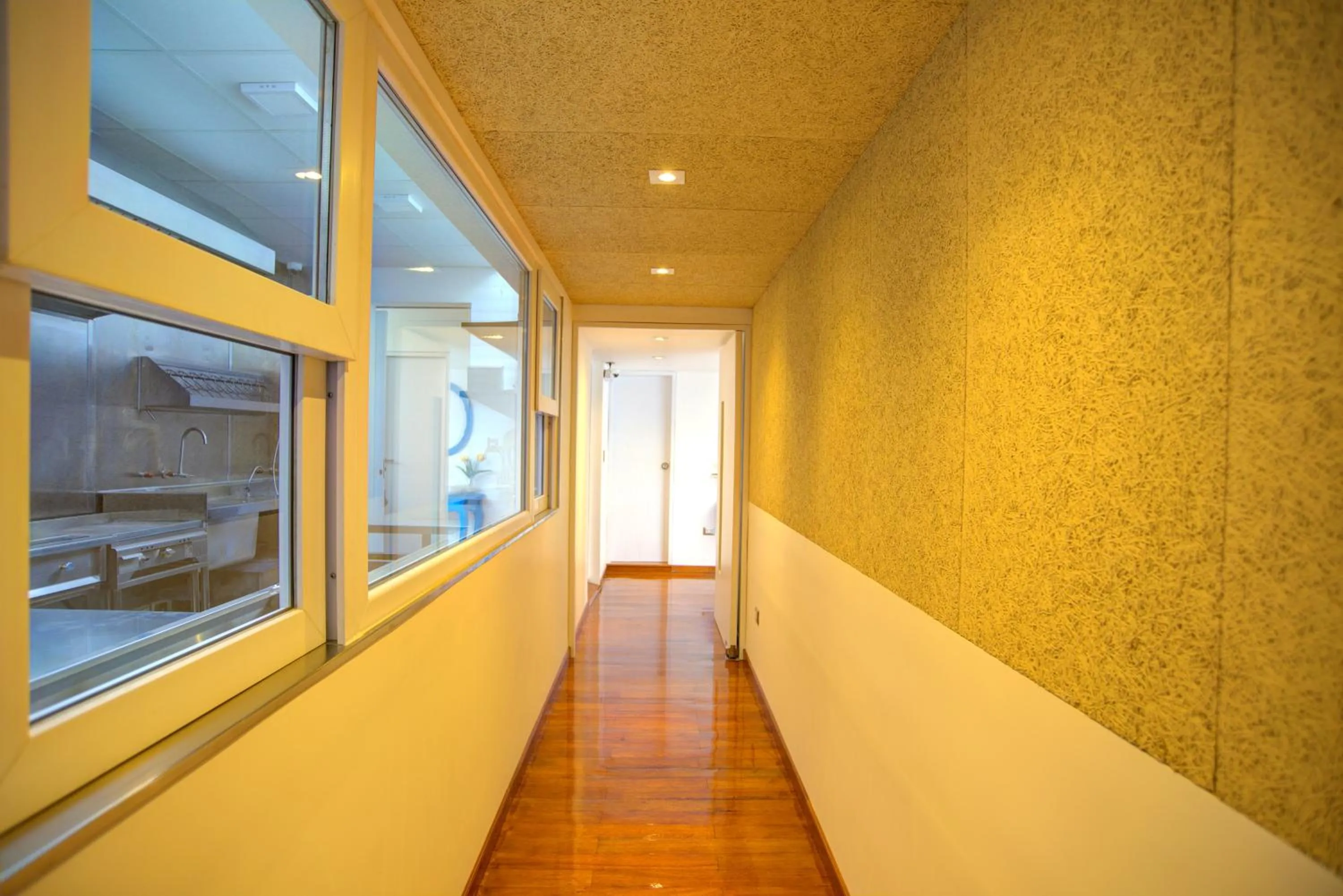 Restaurant/places to eat in Mint Hotel