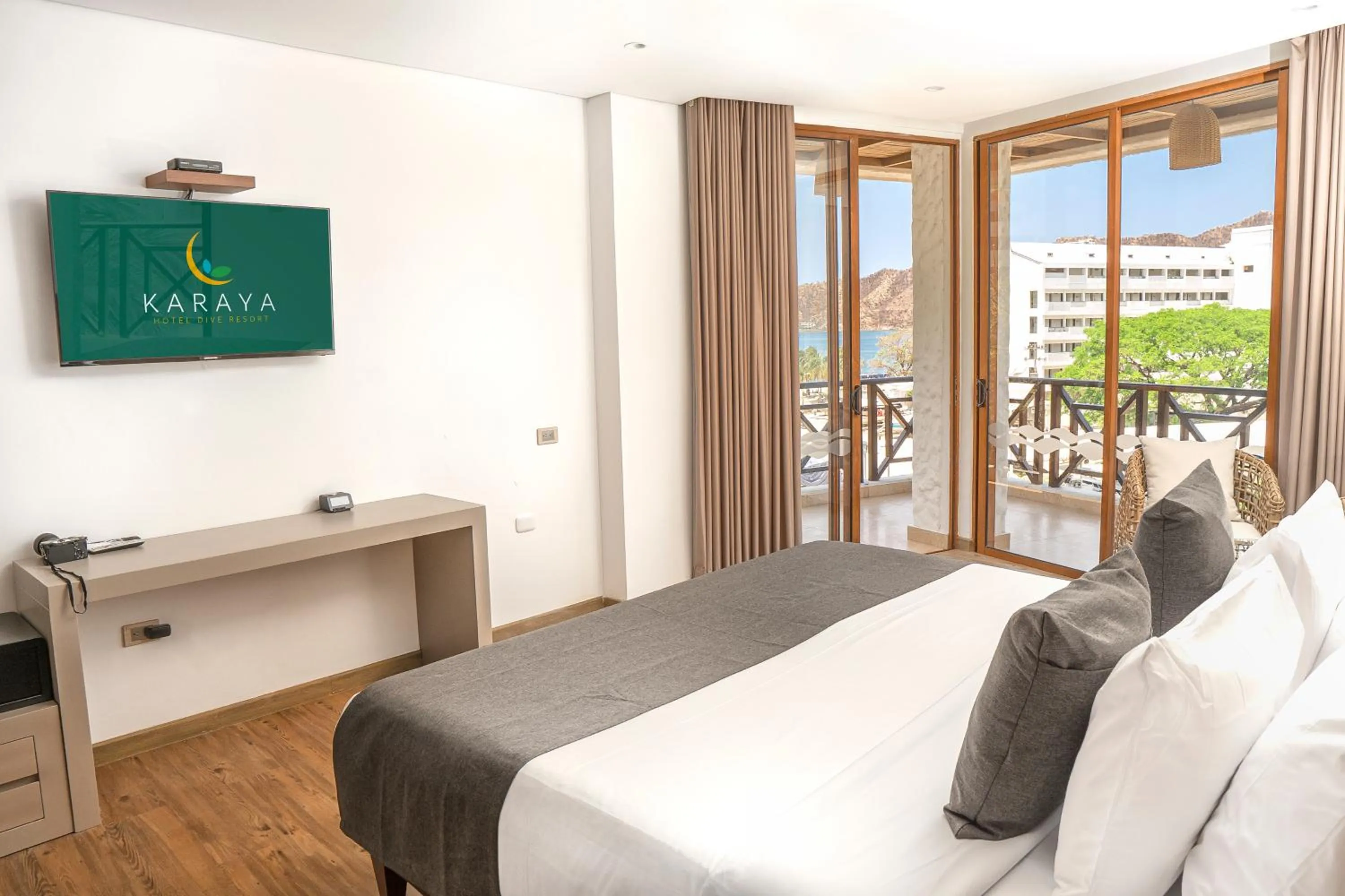 Bed in HOTEL KARAYA DIVE RESORT