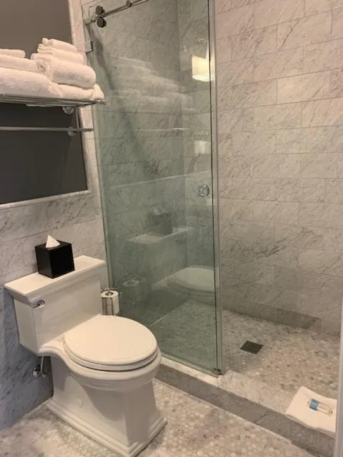 Queen Room with Sea View in St. Clair Inn