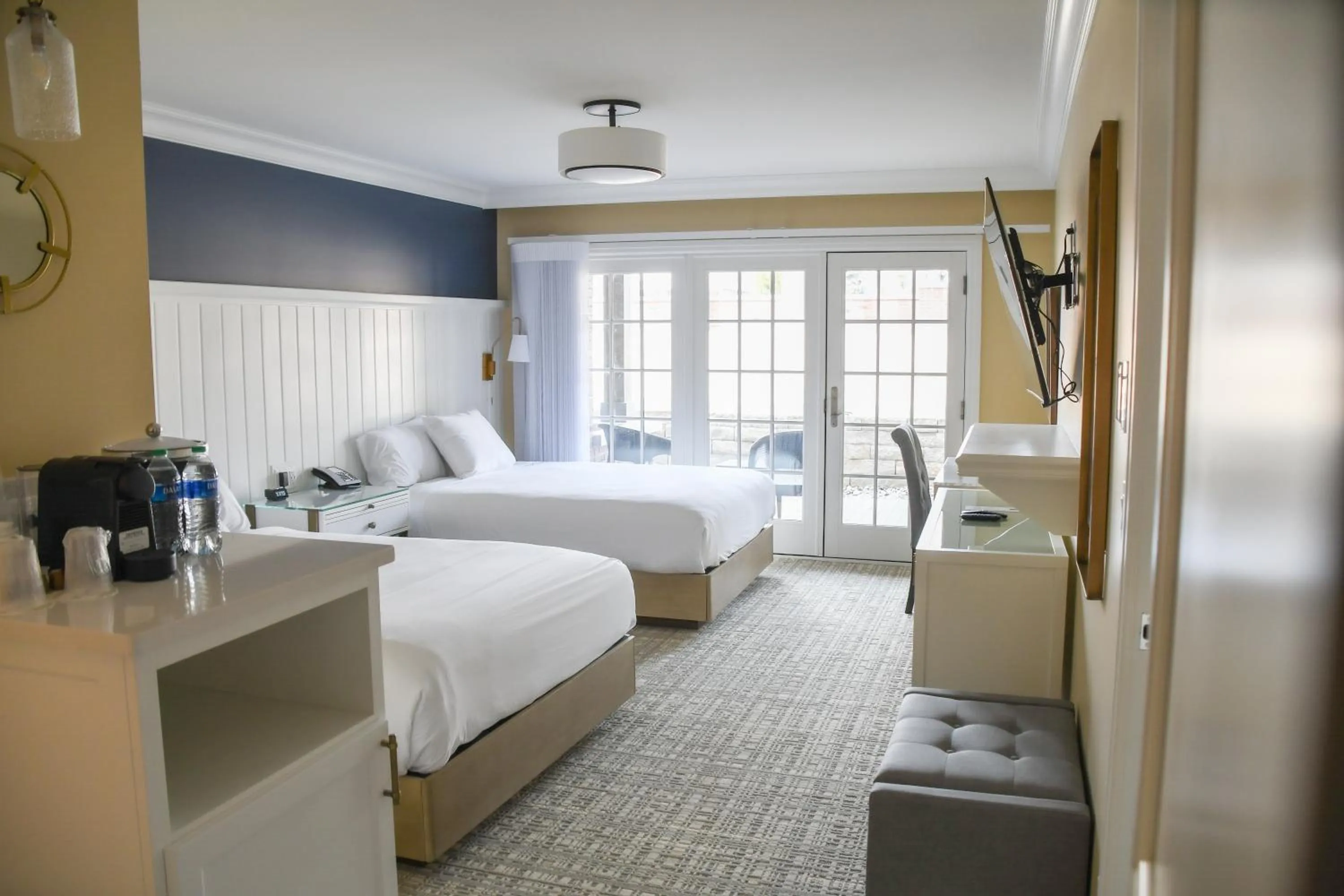 Deluxe Queen Room in St. Clair Inn