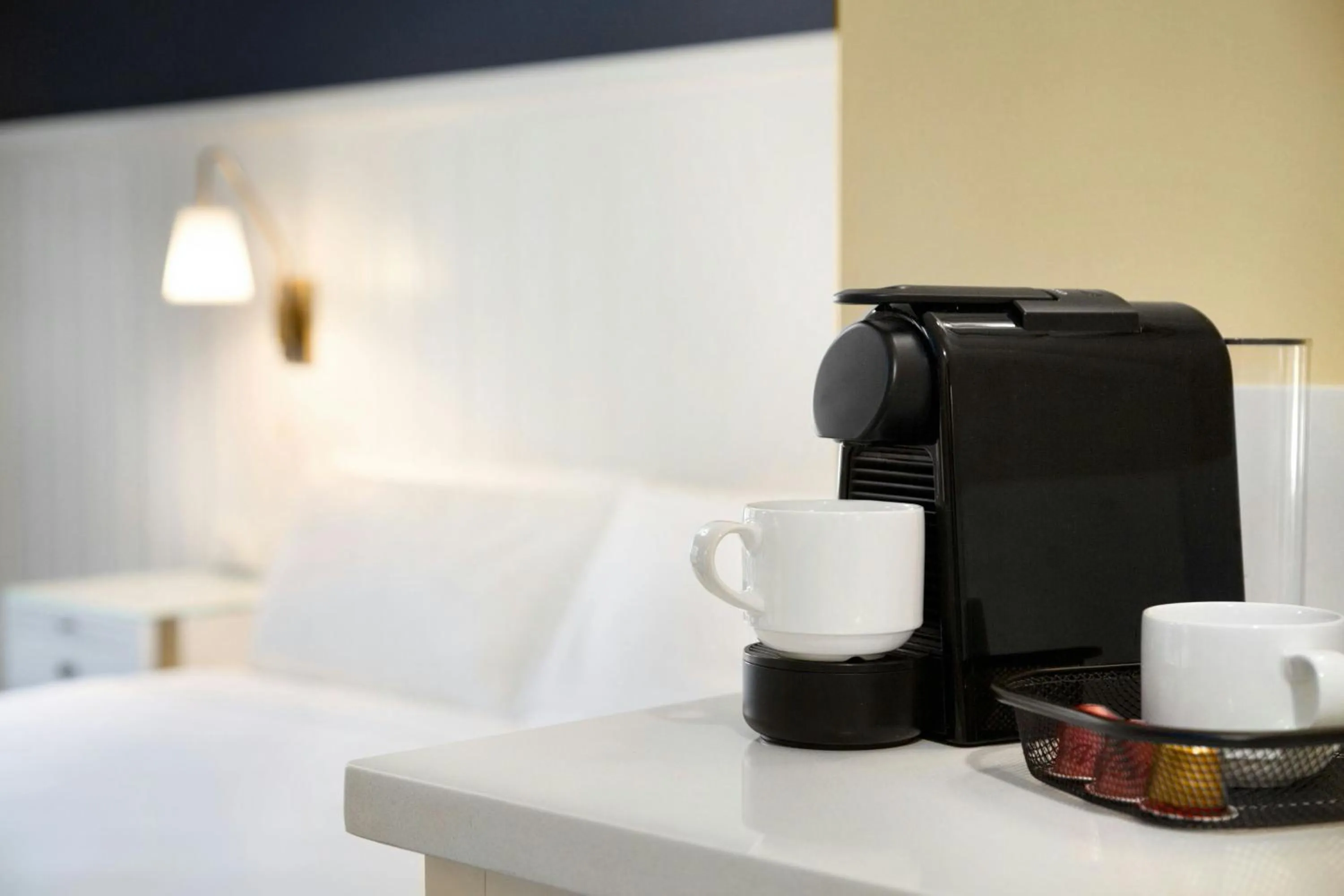 Photo of the whole room, Bed in St. Clair Inn