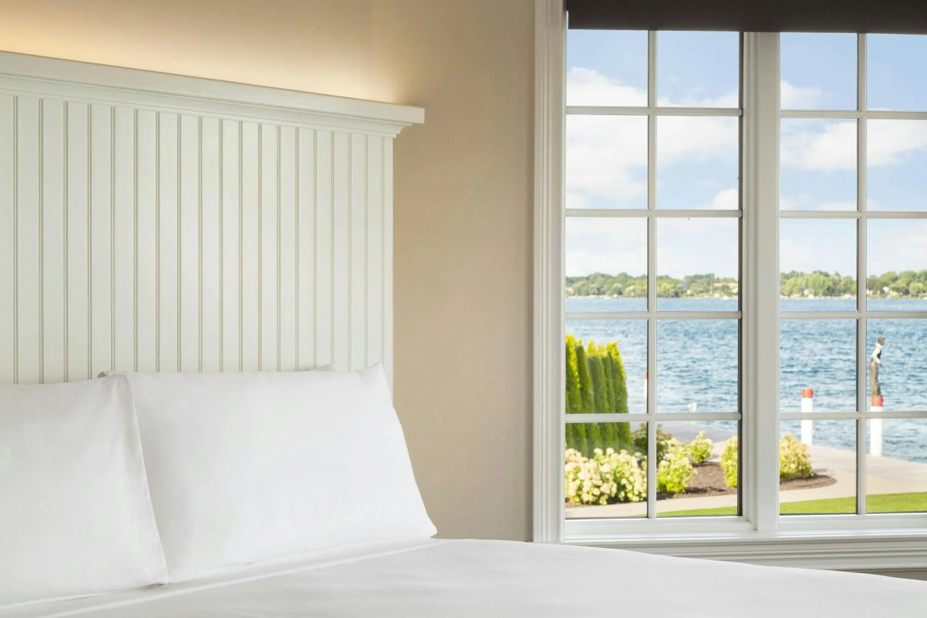 Bedroom, Bed in St. Clair Inn