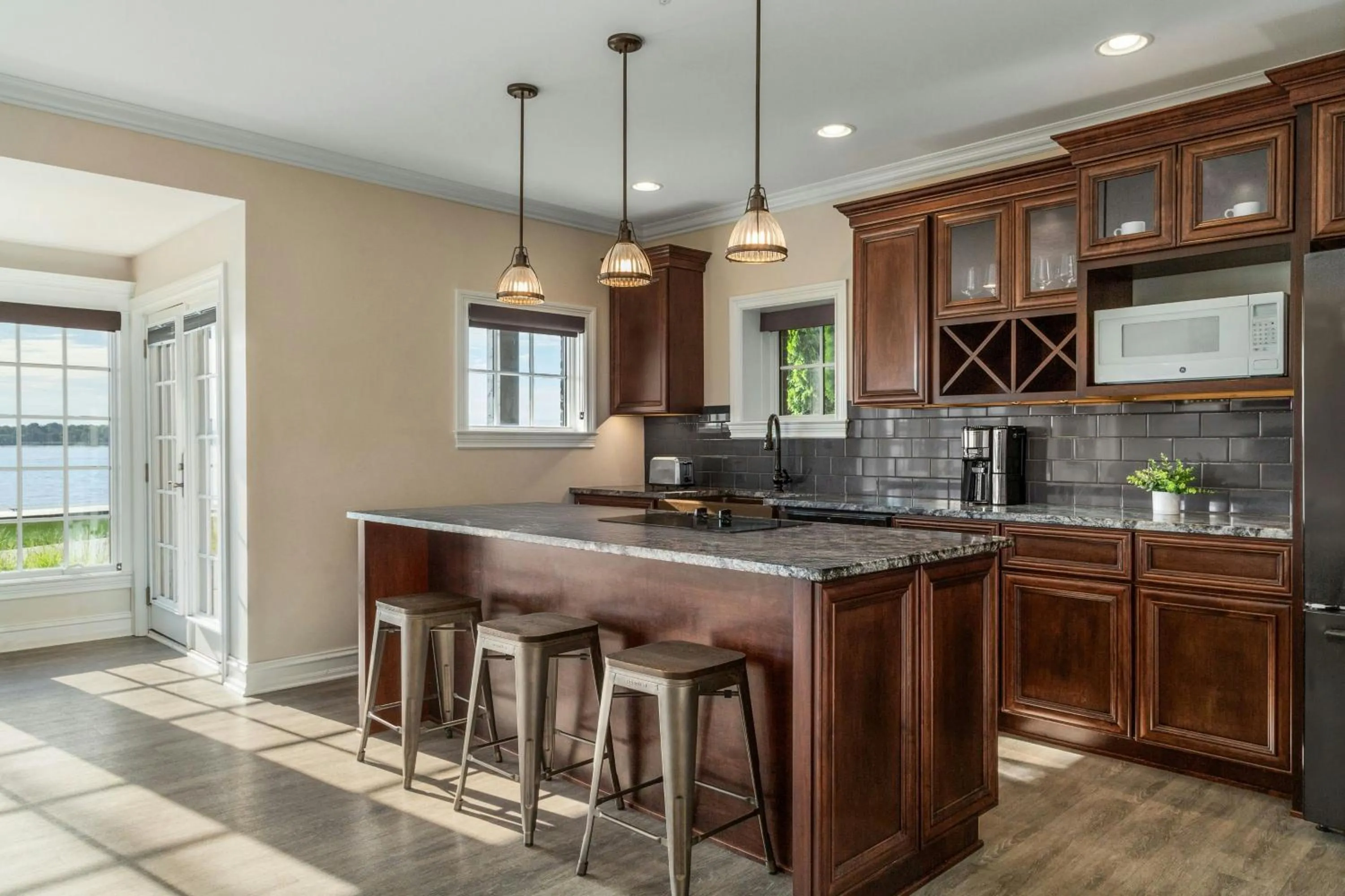 Kitchen or kitchenette in St. Clair Inn