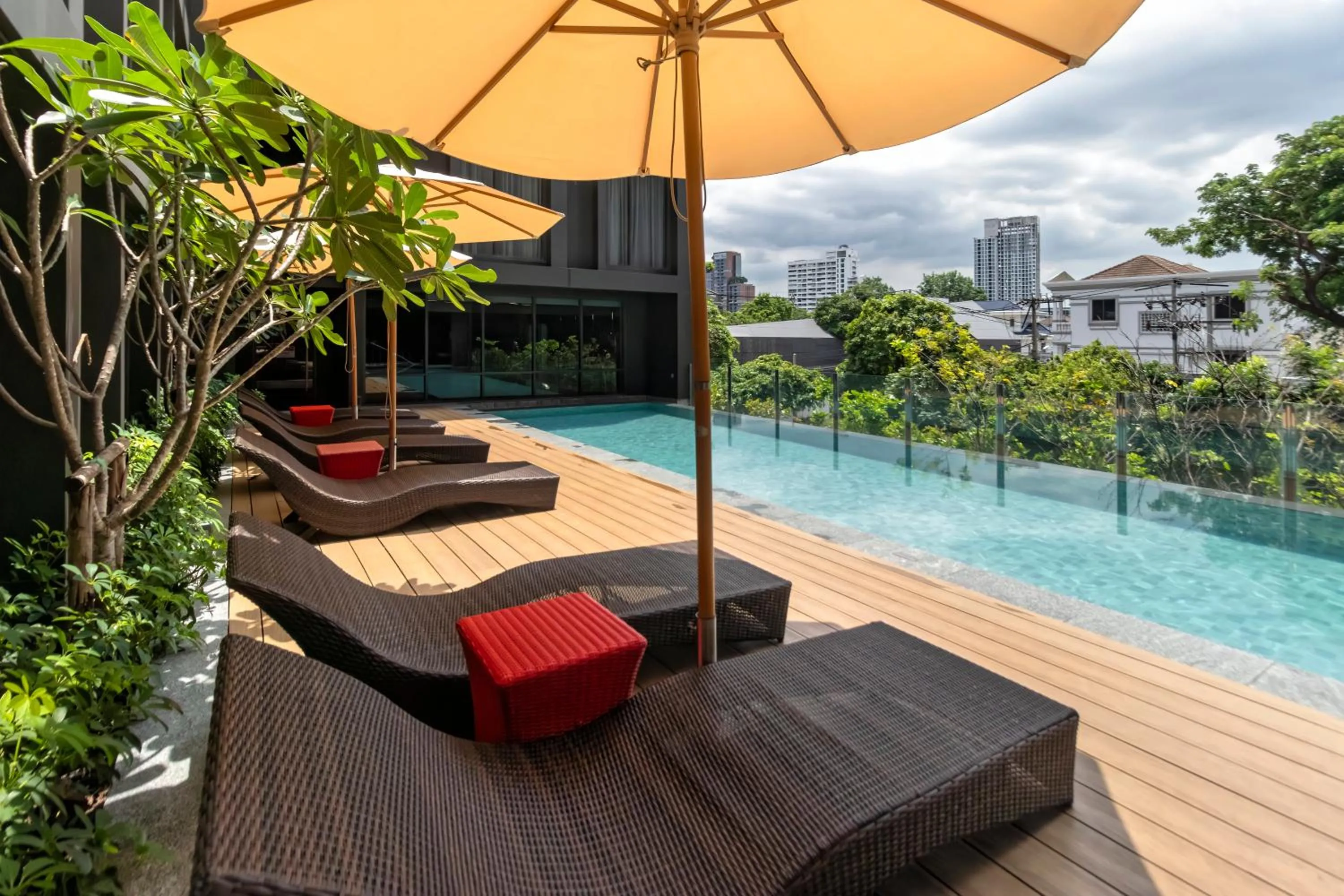 Swimming pool in Oakwood Studios Sukhumvit Bangkok