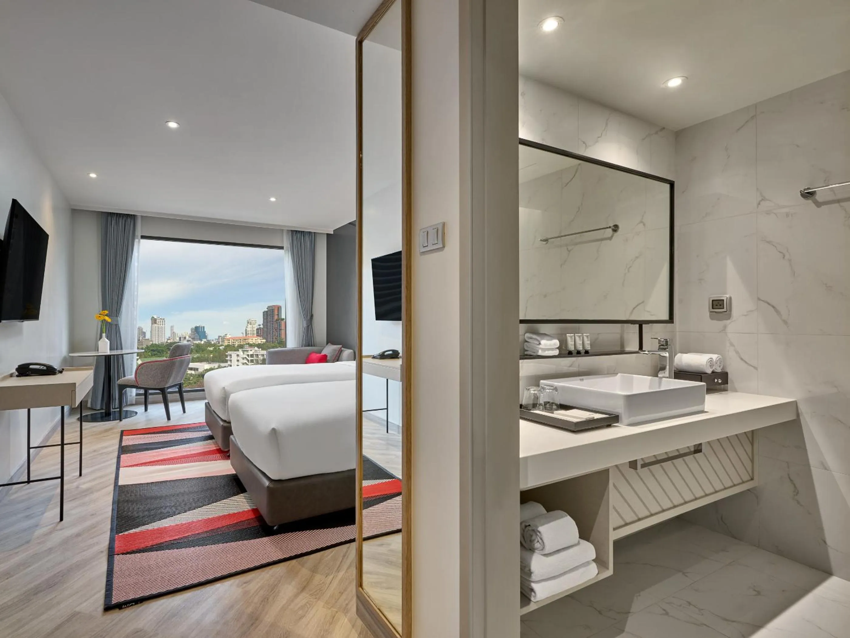 Bathroom, Bed in Oakwood Studios Sukhumvit Bangkok