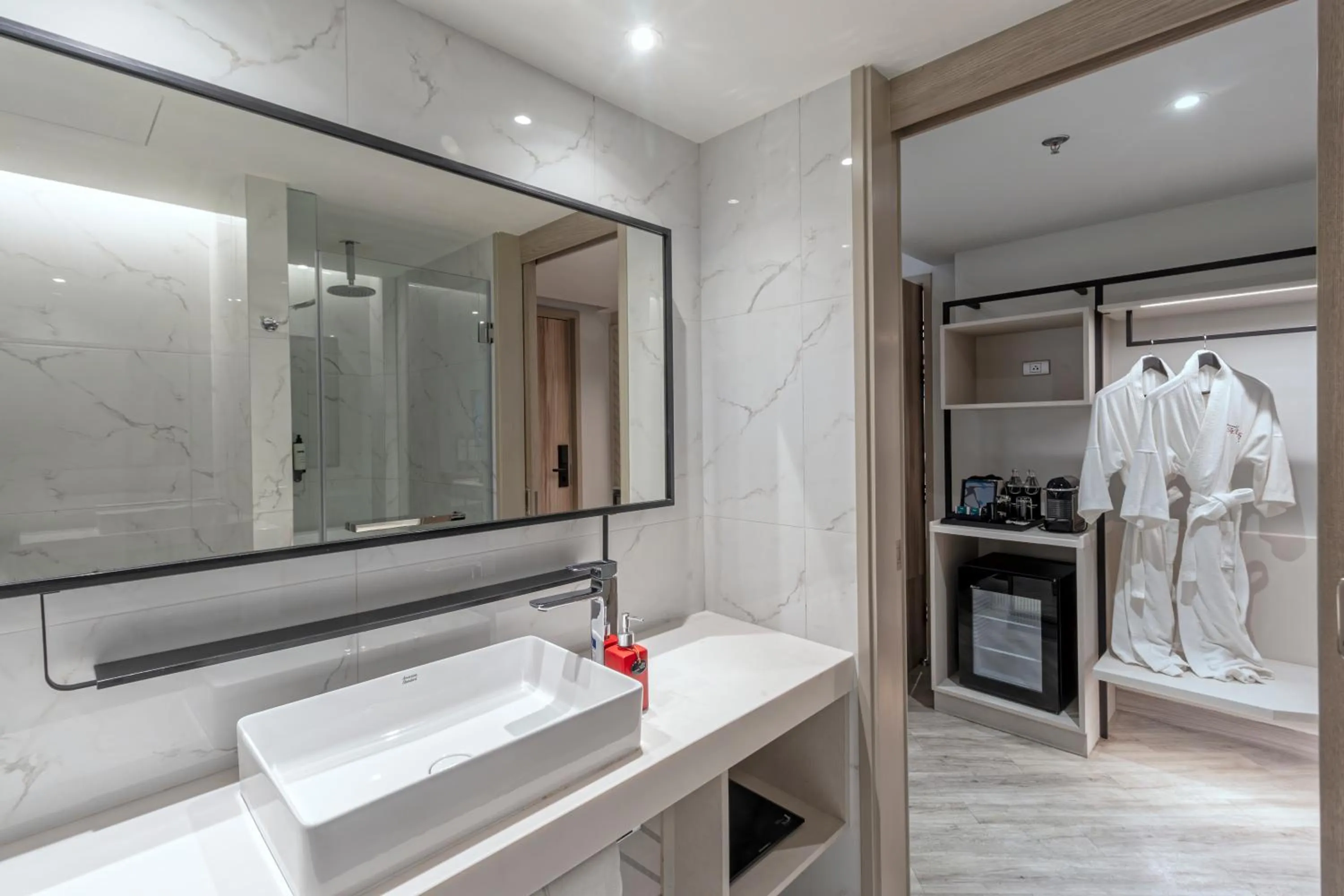 Toilet in Oakwood Studios Sukhumvit Bangkok