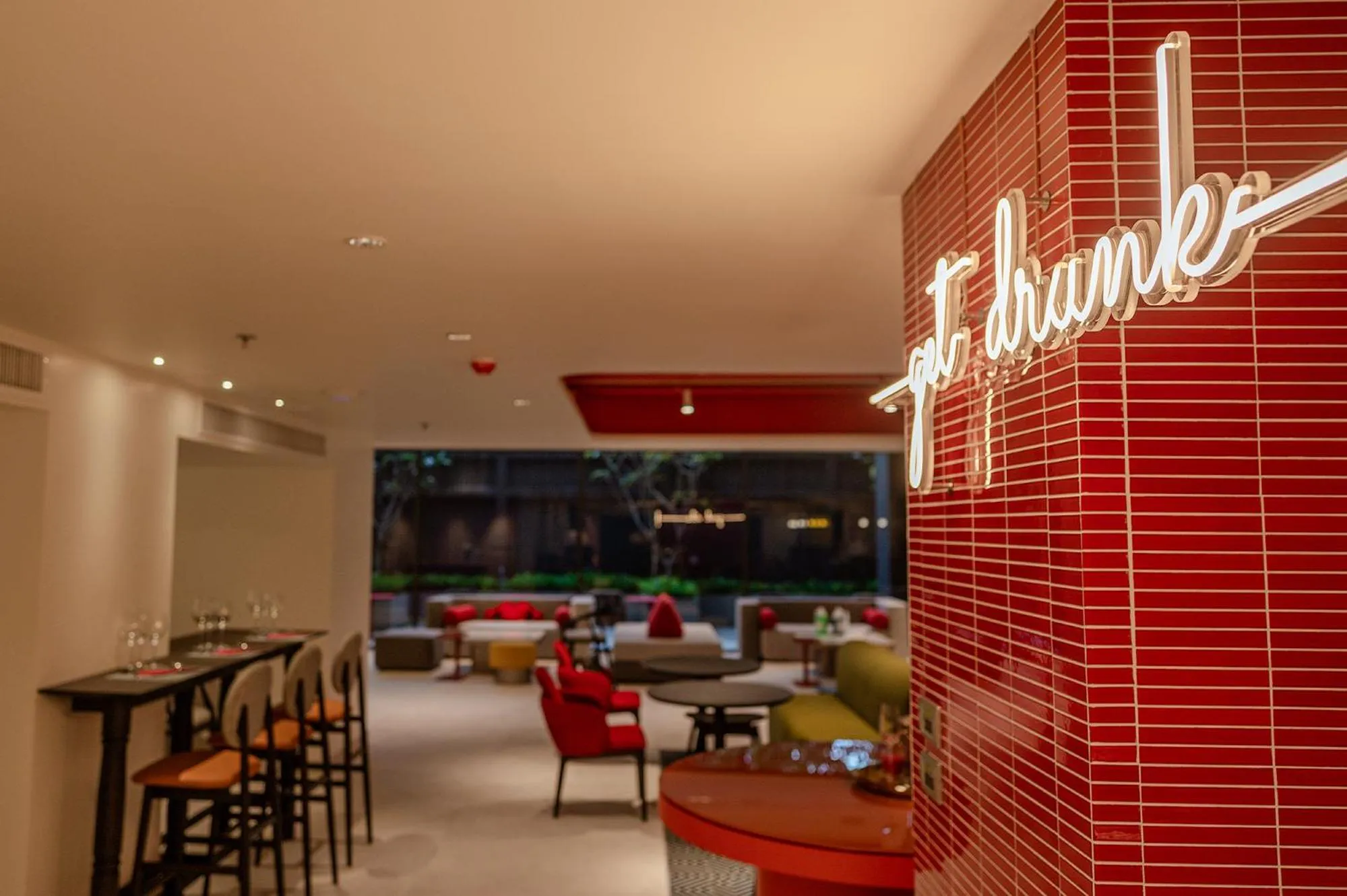 Restaurant/places to eat in Oakwood Studios Sukhumvit Bangkok