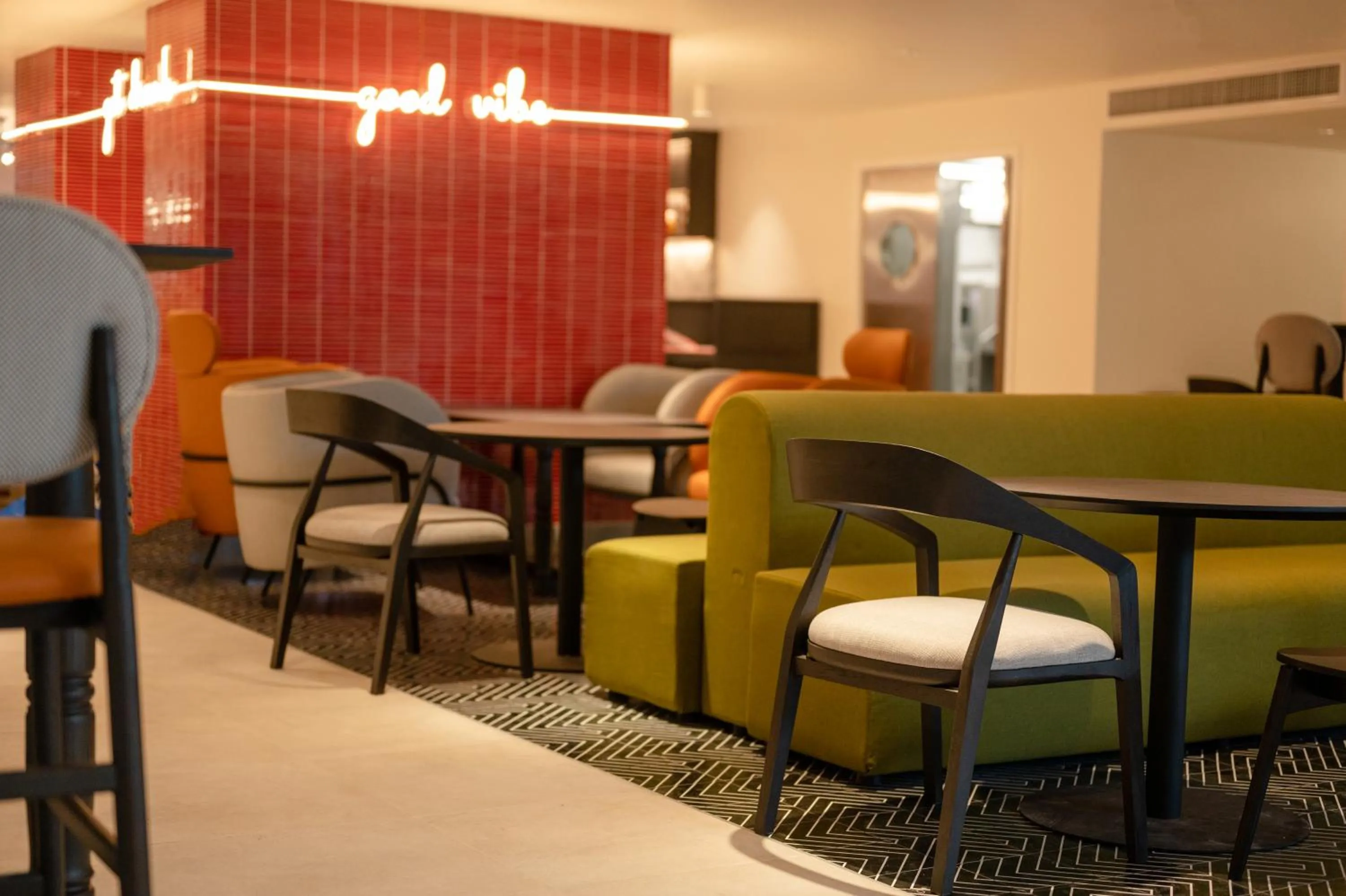 Restaurant/places to eat in Oakwood Studios Sukhumvit Bangkok