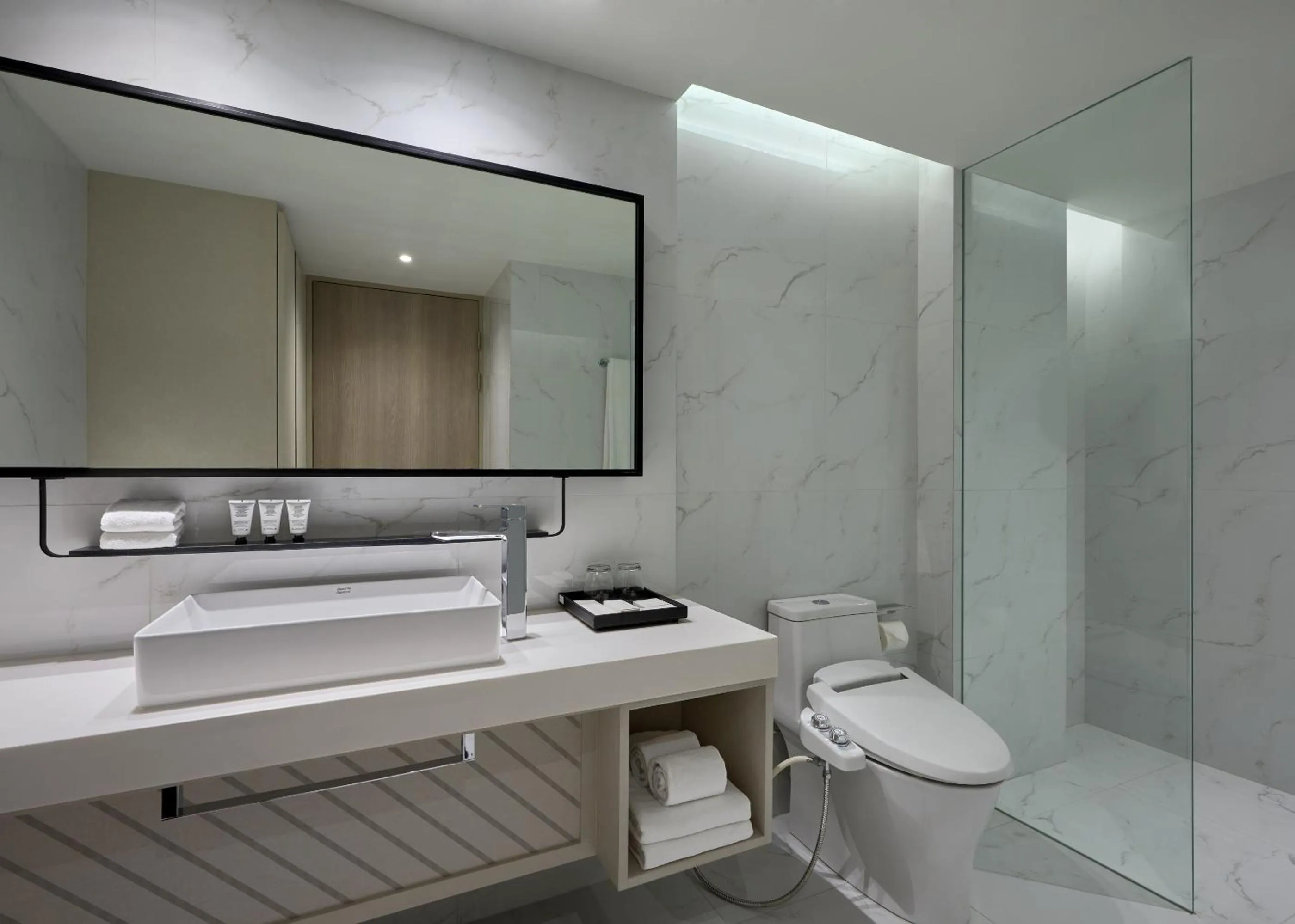 Toilet in Oakwood Studios Sukhumvit Bangkok