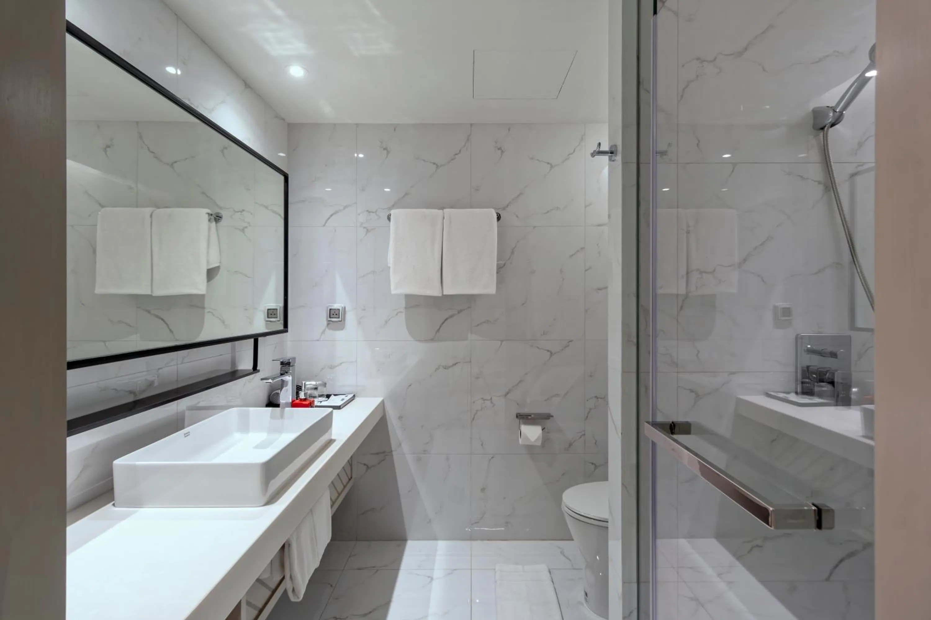 Toilet in Oakwood Studios Sukhumvit Bangkok