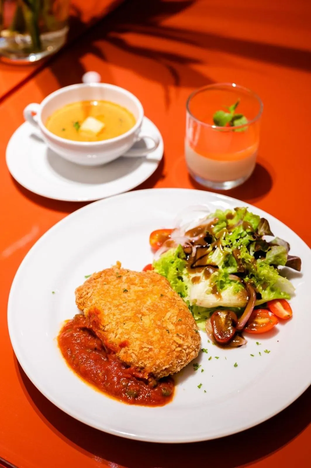 Food and drinks in Oakwood Studios Sukhumvit Bangkok