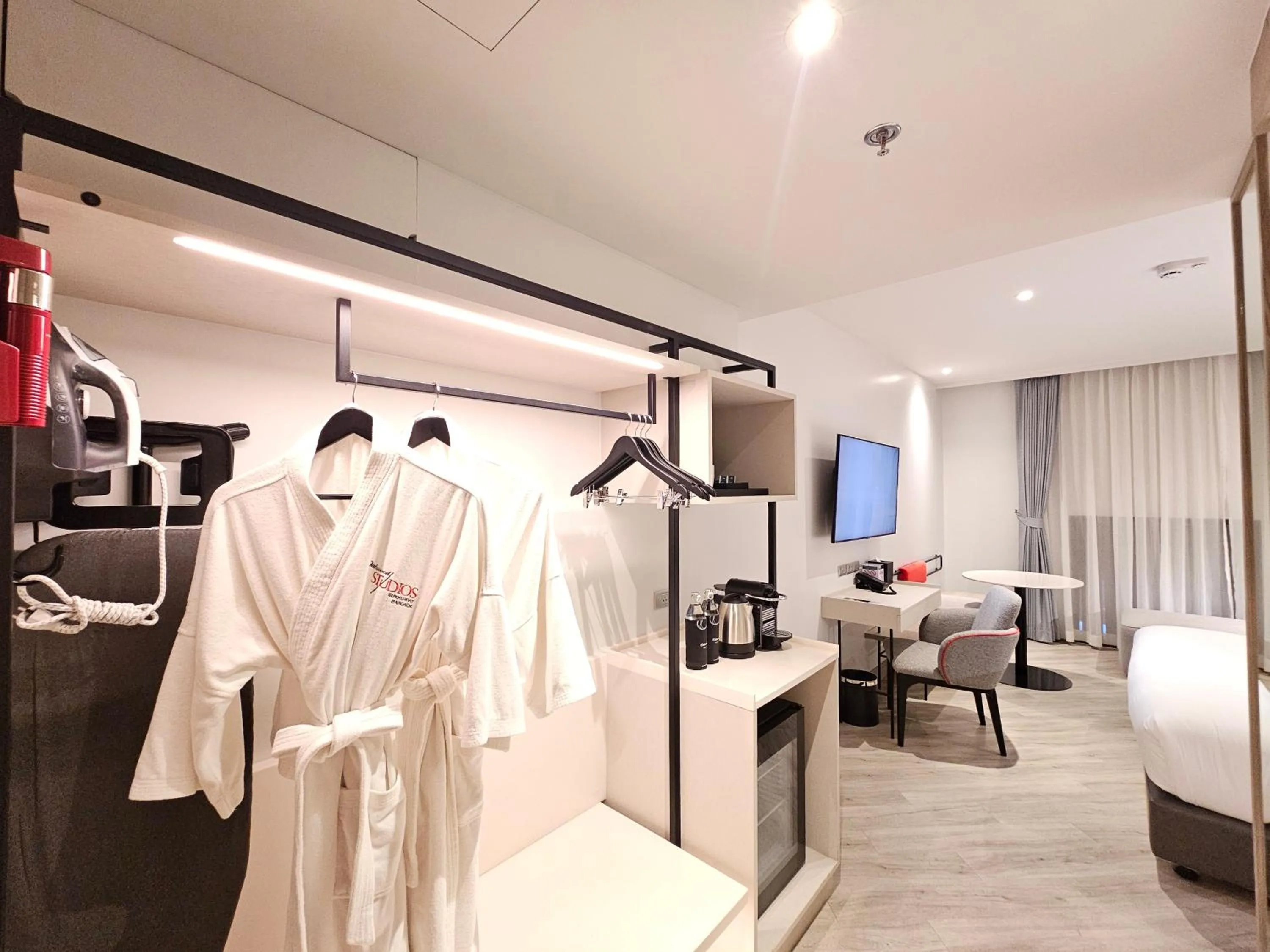 Living room in Oakwood Studios Sukhumvit Bangkok