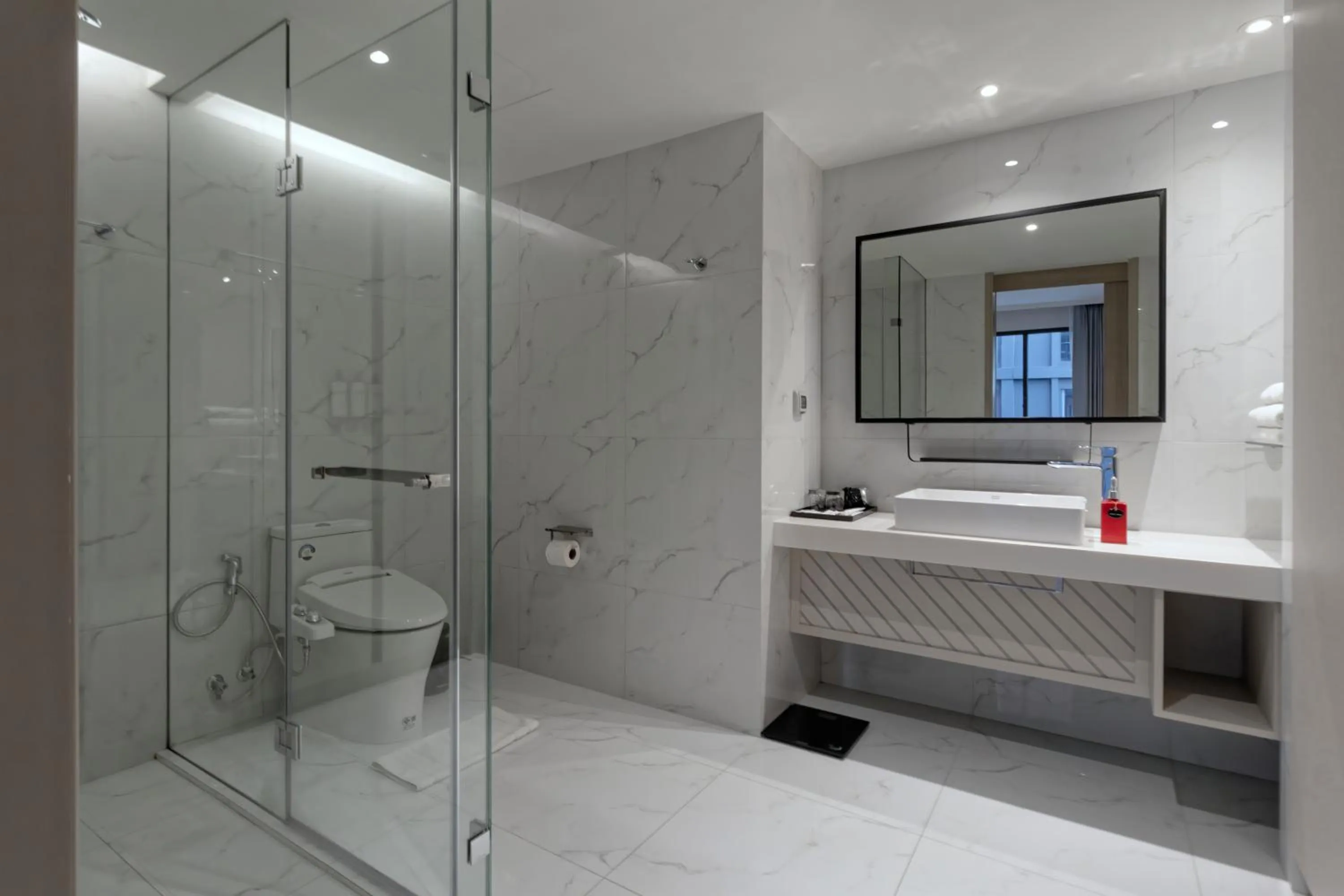 Bathroom in Oakwood Studios Sukhumvit Bangkok