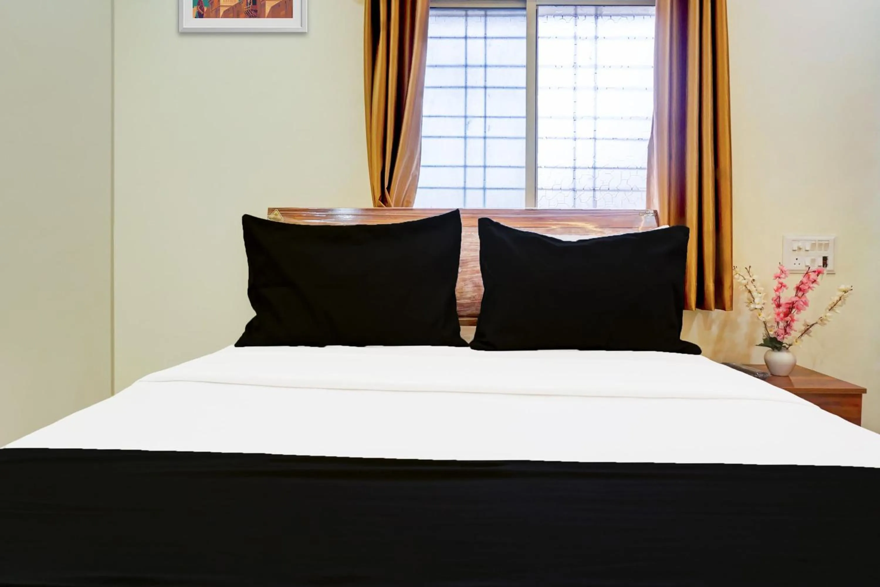 Bedroom, Bed in Hotel O Jaihind Building