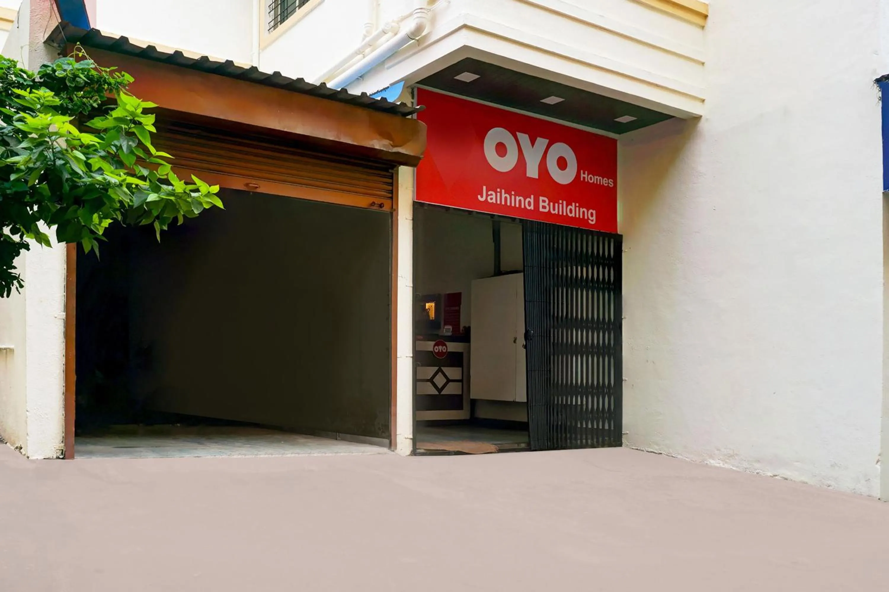 Facade/entrance in Hotel O Jaihind Building